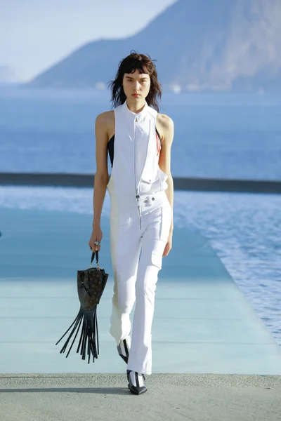 Look 9